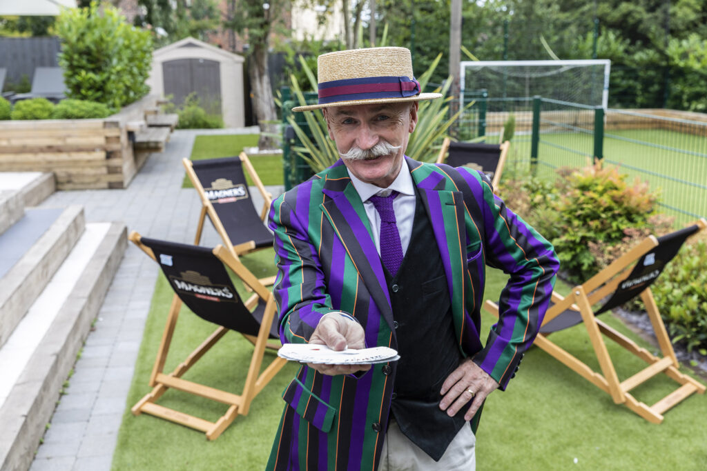 close up magician manchester