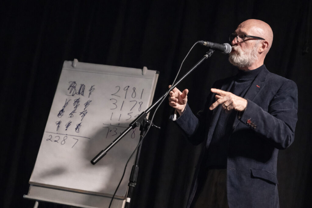 close-up-update-parlour